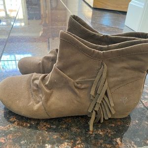 Womens size 8 Rock & Candy tan booties